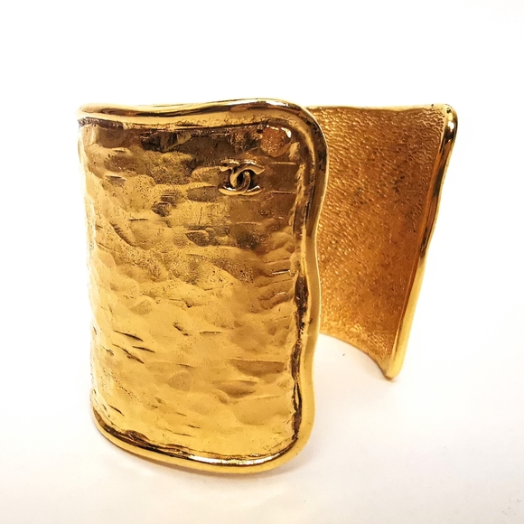 *sold* Vintage Chanel 1990-91 gold tone cuff bracelet, 31 rue Cambon designer - Picture 7 of 9